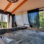 וילה In Rovinj With Pool & Bubble Bath