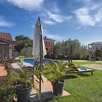 וילה In Rovinj With Pool & Bubble Bath