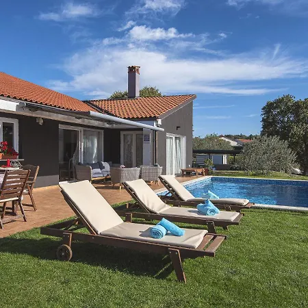 In Rovinj With Pool & Bubble Bath Rovinjsko Selo