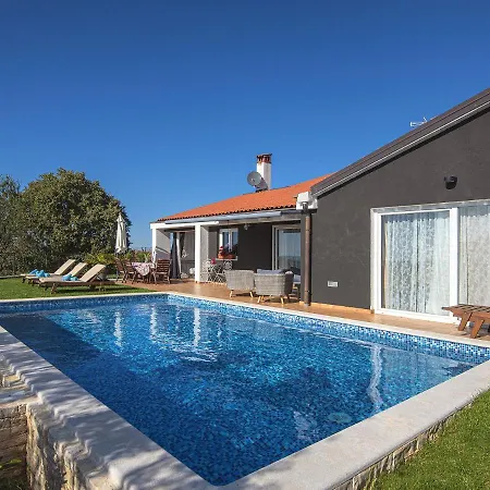 Villa Attractive In With Pool Rovinjsko Selo