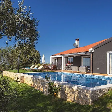 In Rovinj With Pool & Bubble Bath * Rovinjsko Selo