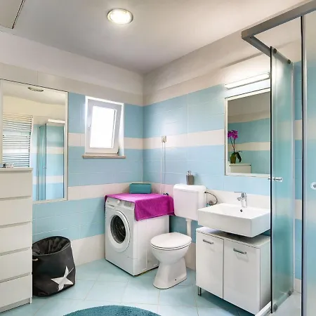 In Rovinj With Pool & Bubble Bath Rovinjsko Selo