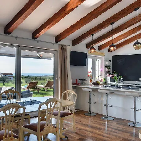 Villa In Rovinj With Pool & Bubble Bath Rovinjsko Selo