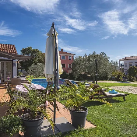Villa In Rovinj With Pool & Bubble Bath