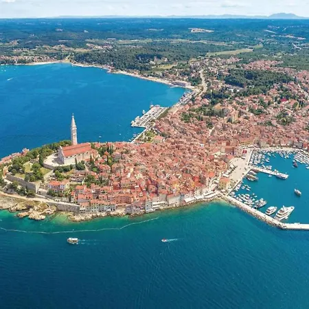 In Rovinj With Pool & Bubble Bath