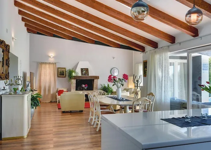 In Rovinj With Pool & Bubble Bath