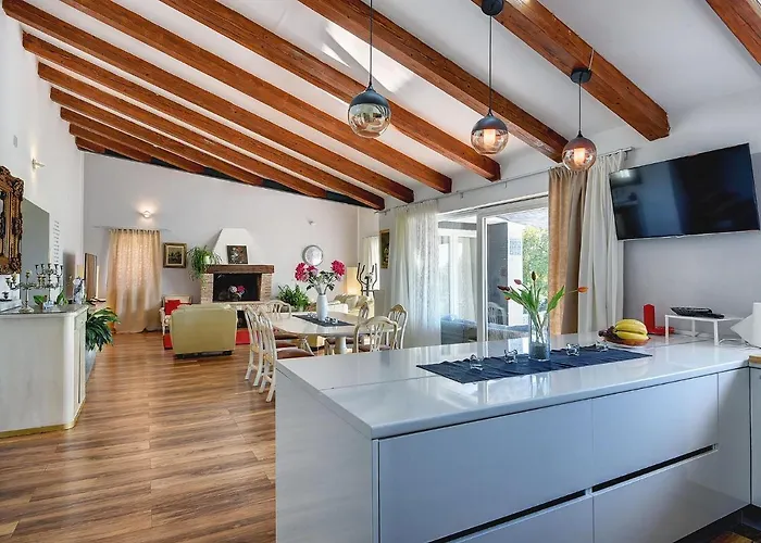 In Rovinj With Pool & Bubble Bath