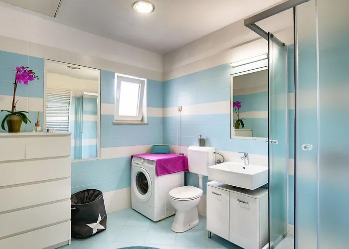 In Rovinj With Pool & Bubble Bath Rovinjsko Selo