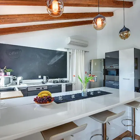 In Rovinj With Pool & Bubble Bath