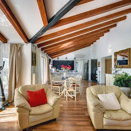 别墅 In Rovinj With Pool & Bubble Bath 罗维尼村