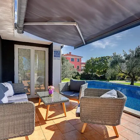 别墅 In Rovinj With Pool & Bubble Bath