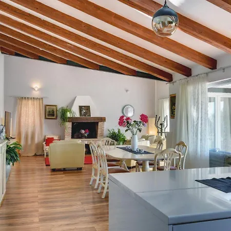 In Rovinj With Pool & Bubble Bath