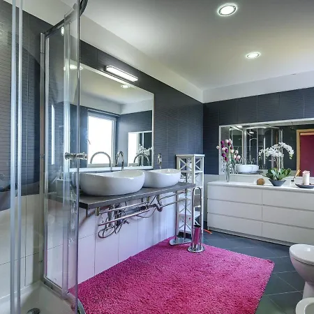 别墅 In Rovinj With Pool & Bubble Bath