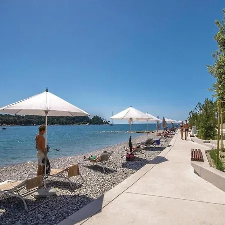 In Rovinj With Pool & Bubble Bath 别墅 罗维尼村