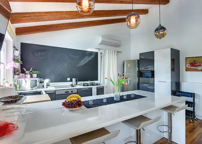 In Rovinj With Pool & Bubble Bath