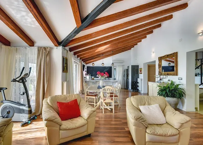 Villa In Rovinj With Pool & Bubble Bath Rovinjsko Selo