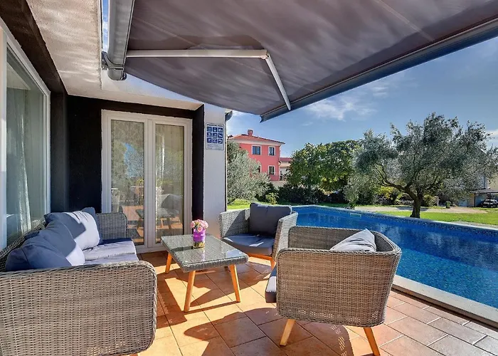 Villa In Rovinj With Pool & Bubble Bath