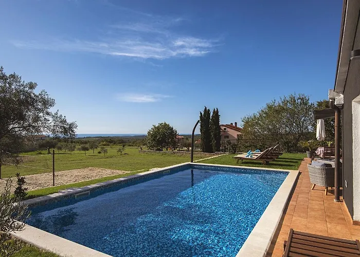 Villa In Rovinj With Pool & Bubble Bath Rovinjsko Selo