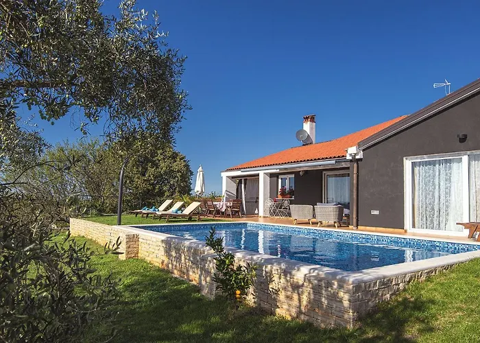 In Rovinj With Pool & Bubble Bath * Rovinjsko Selo